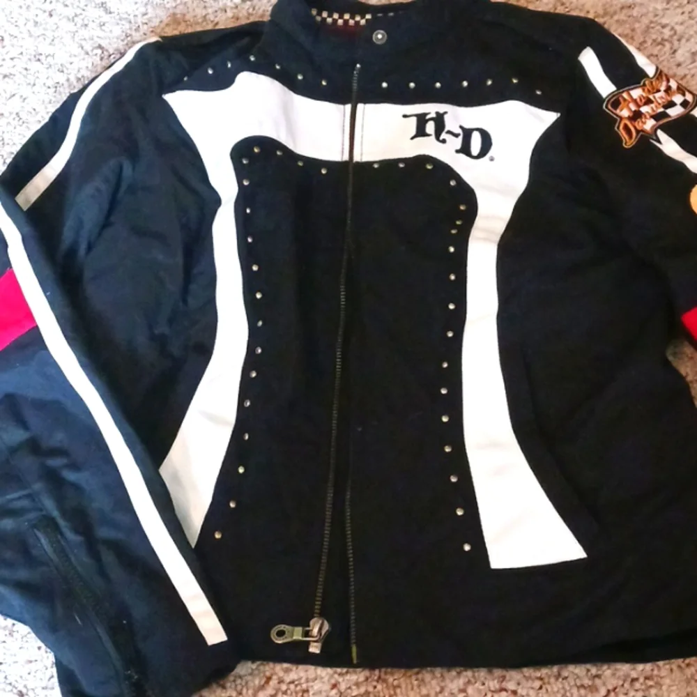 Harley-Davidson - Picture 1 of 7